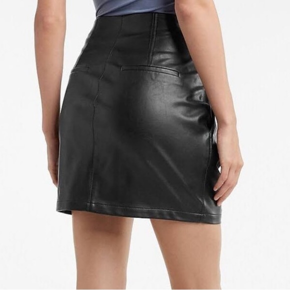 Express Faux Leather Belted Mini Skirt in Pitch Black NEW - Picture 4 of 10